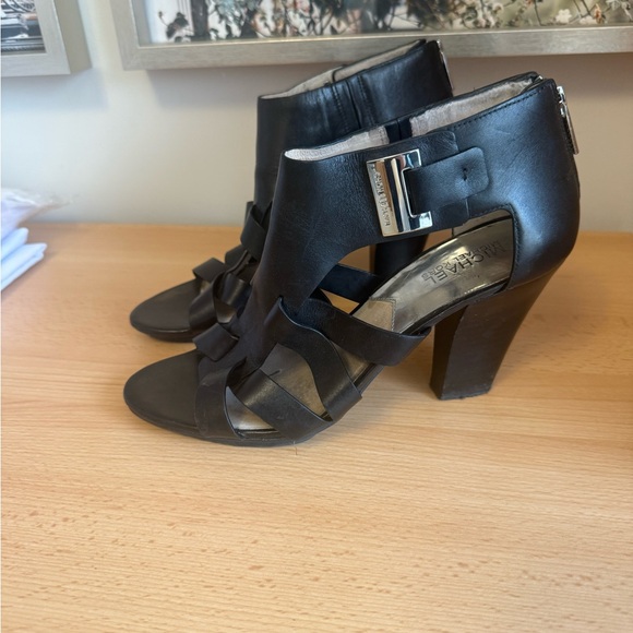Michael Michael Kors Guiliana Black Leather Heels Sandals Size 9.5 - Picture 4 of 9